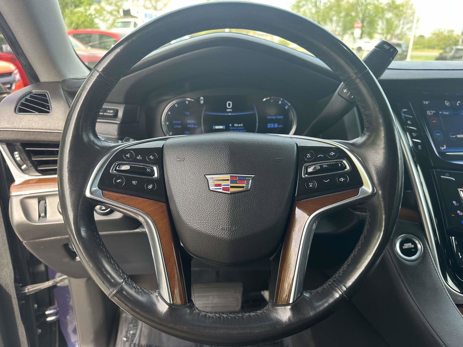 Used 2020 Cadillac Escalade ESV Premium Luxury image 13