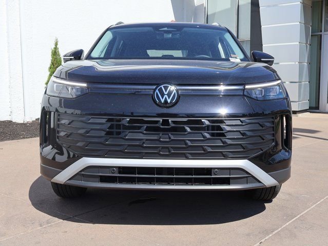 Used 2025 Volkswagen Tiguan S AWD/4WD image 3