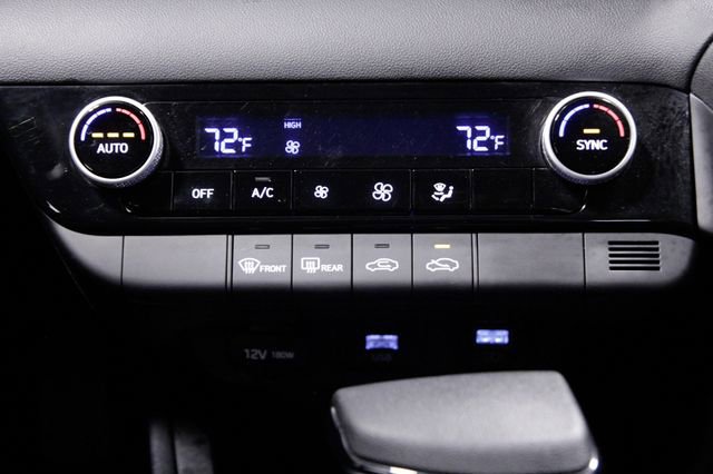 Used 2023 Hyundai Elantra SEL image 29