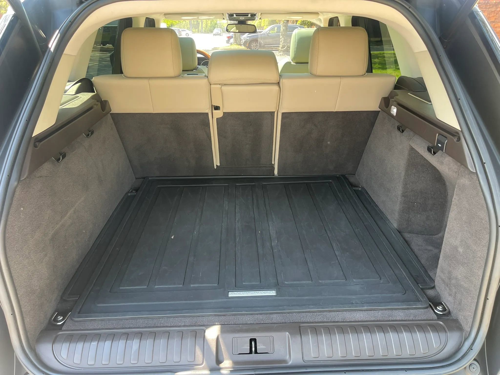 Used 2016 Land Rover Range Rover Sport SE image 15