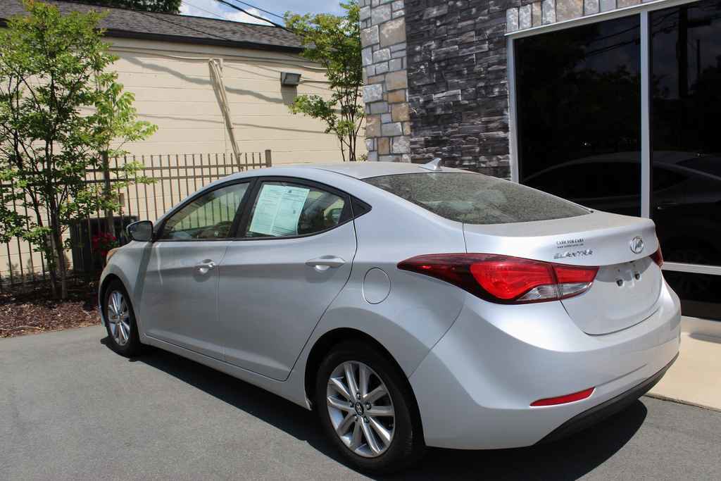 Used 2015 Hyundai Elantra SE w/ Option Group 02 FWD image 8