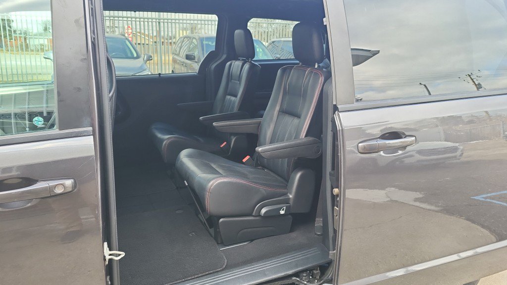 Used 2018 Dodge Grand Caravan GT FWD image 24
