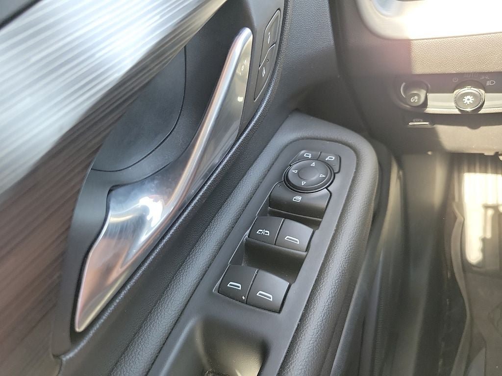 Used 2023 GMC Terrain SLE w/ Driver Convenience Package FWD image 13