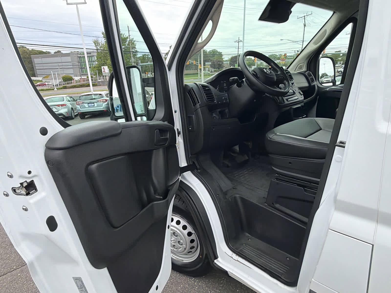 Used 2024 RAM ProMaster 2500 w/ Convenience Group FWD image 7