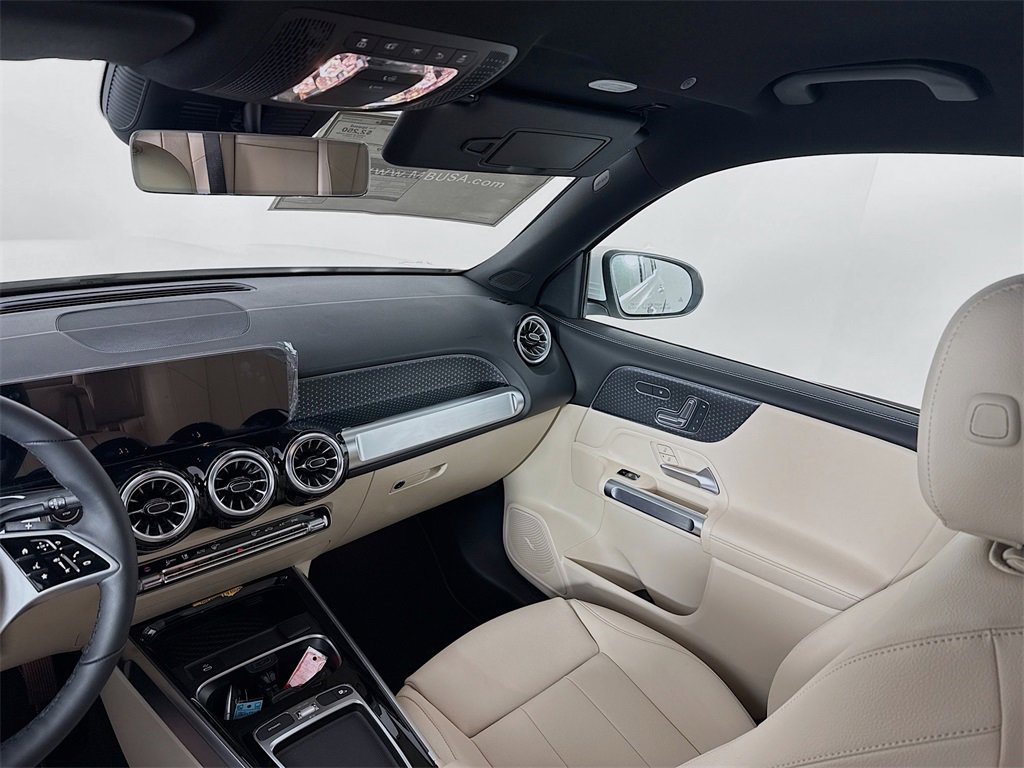 Used 2025 Mercedes-Benz GLB 250 4MATIC image 23