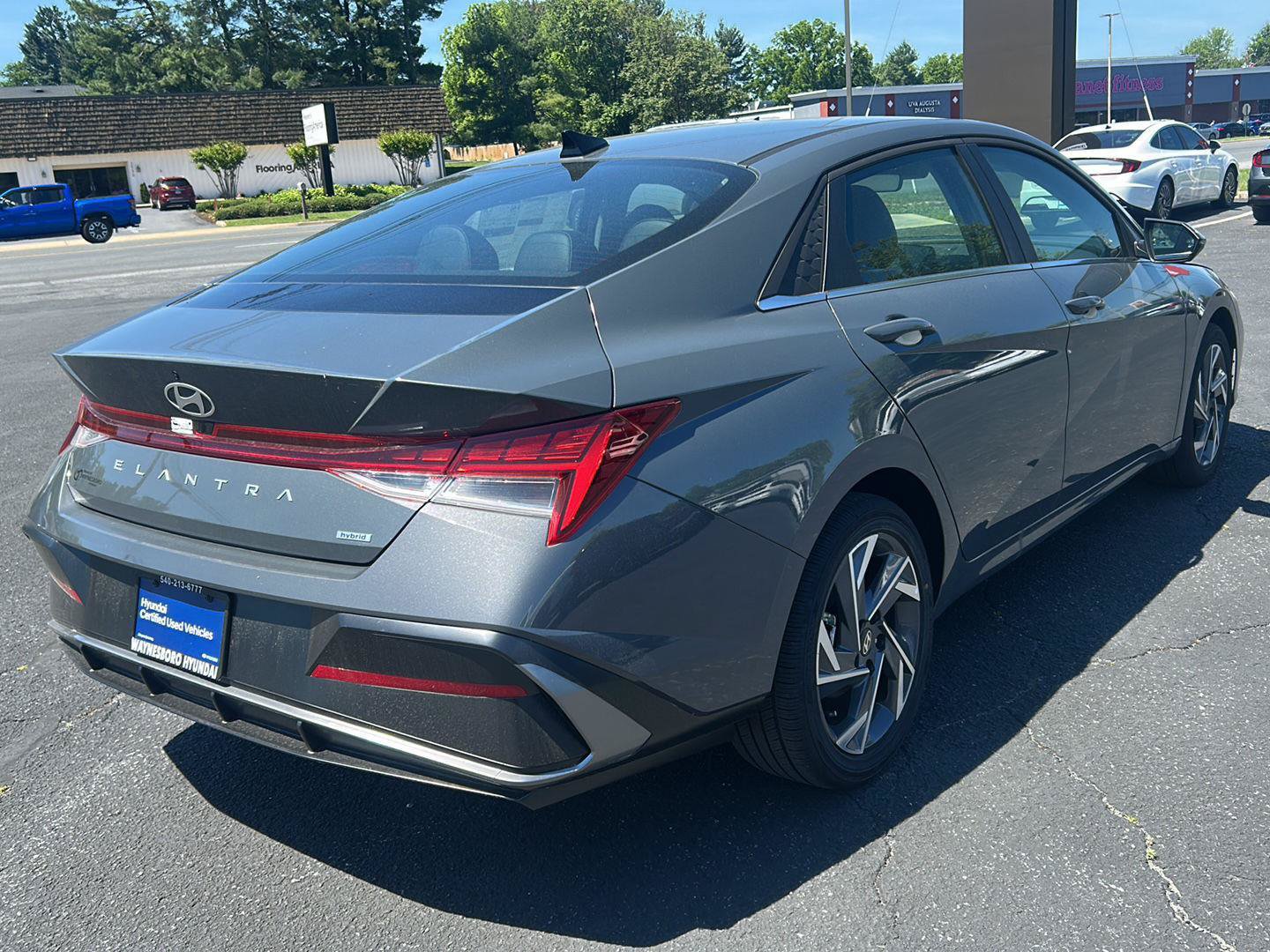 Certified 2025 Hyundai Elantra Limited FWD image 8