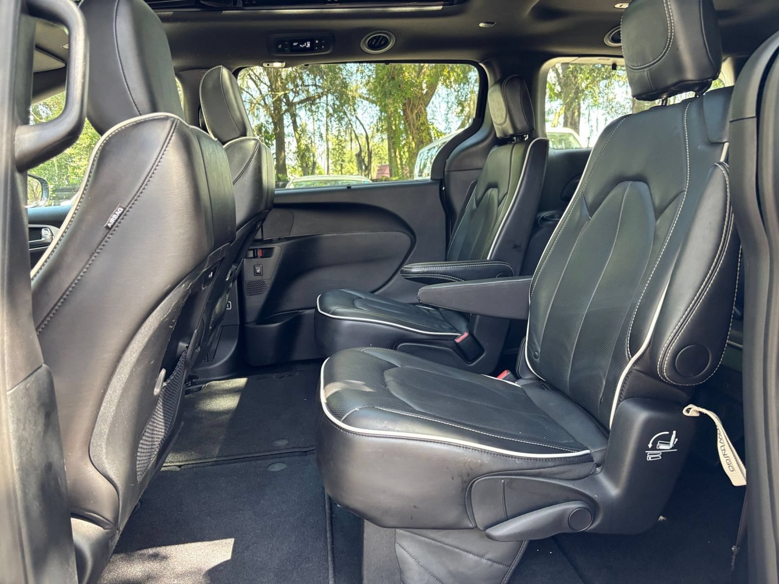 Used 2025 Chrysler Pacifica Limited FWD image 28