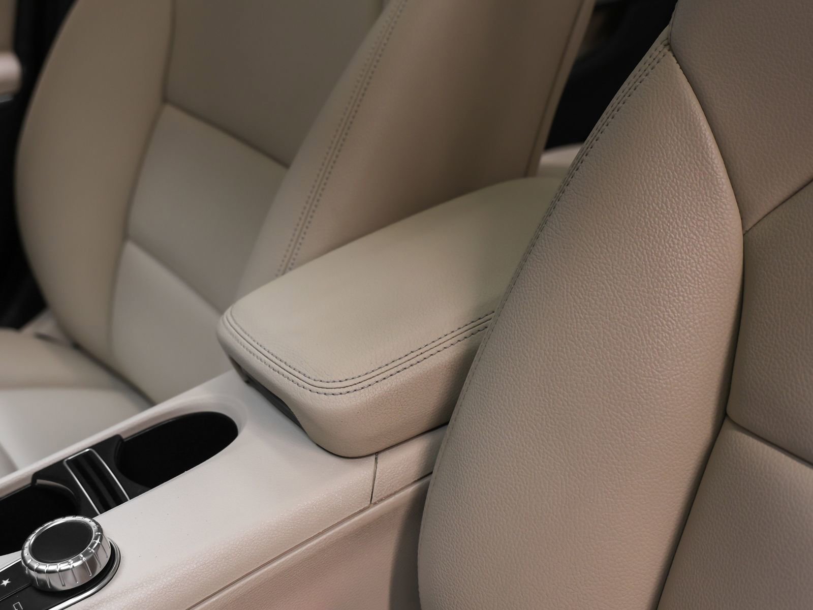 Used 2018 Mercedes-Benz GLA 250 4MATIC image 33