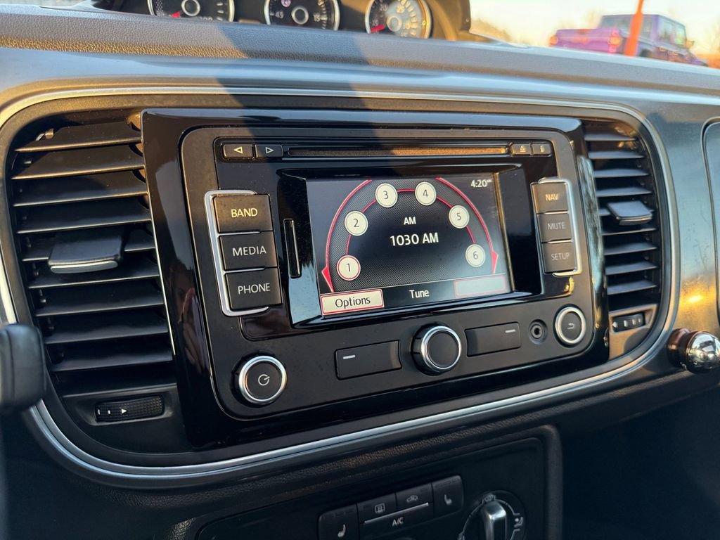 Used 2013 Volkswagen Beetle R-Line image 21