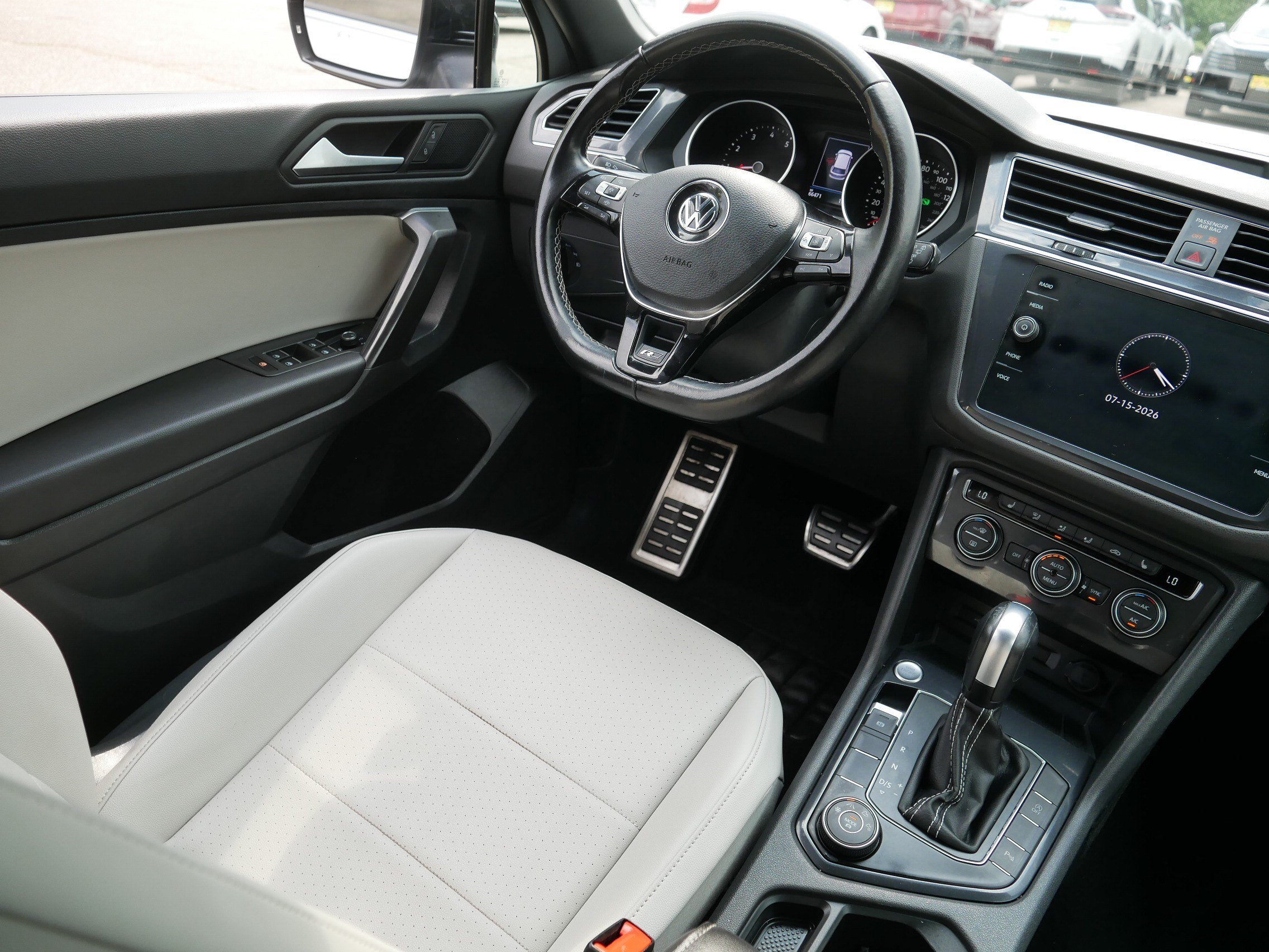 Used 2021 Volkswagen Tiguan SE R-Line AWD/4WD image 9