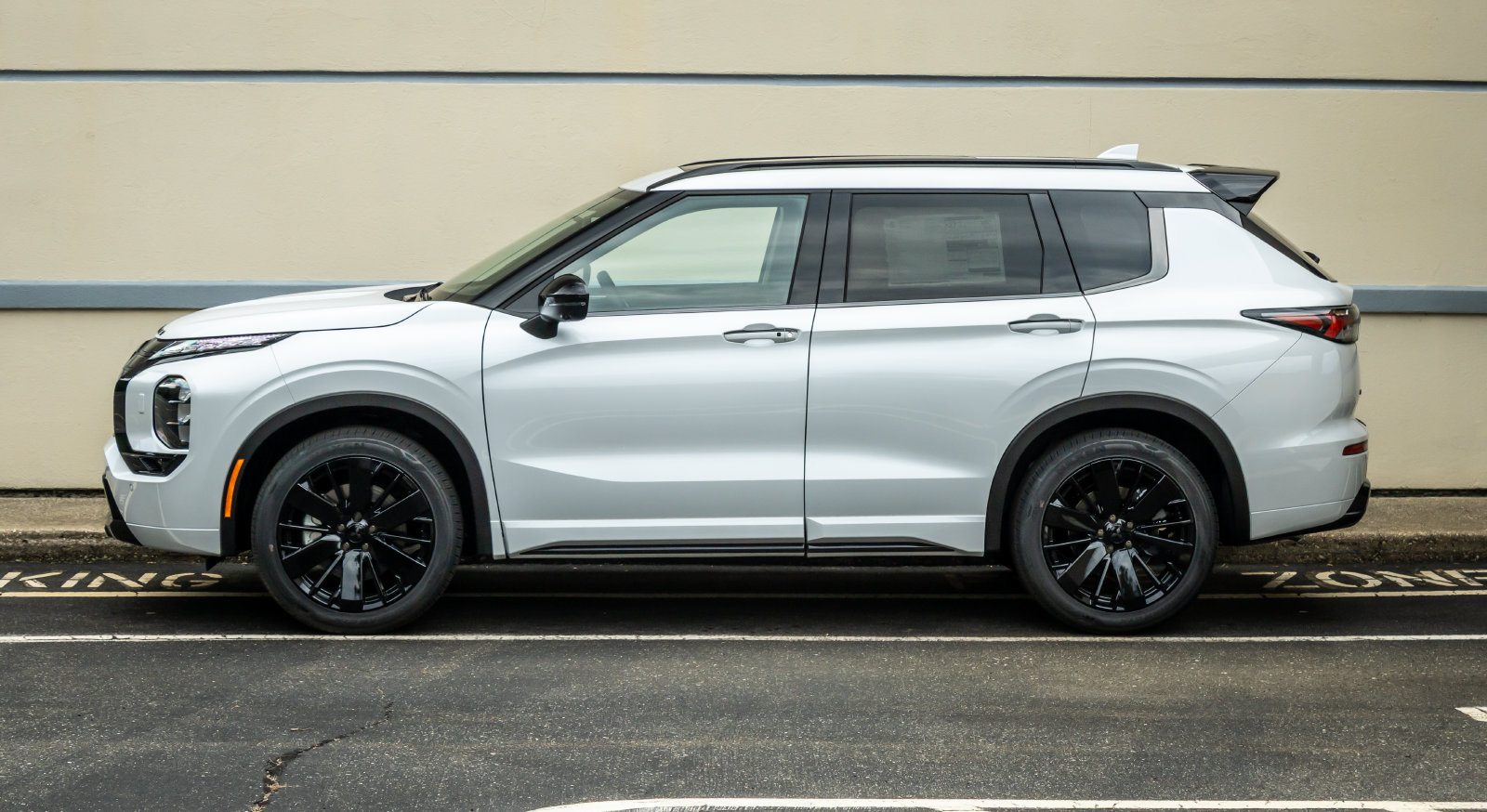 New 2026 Mitsubishi Outlander SEL Black Edition AWD/4WD image 4
