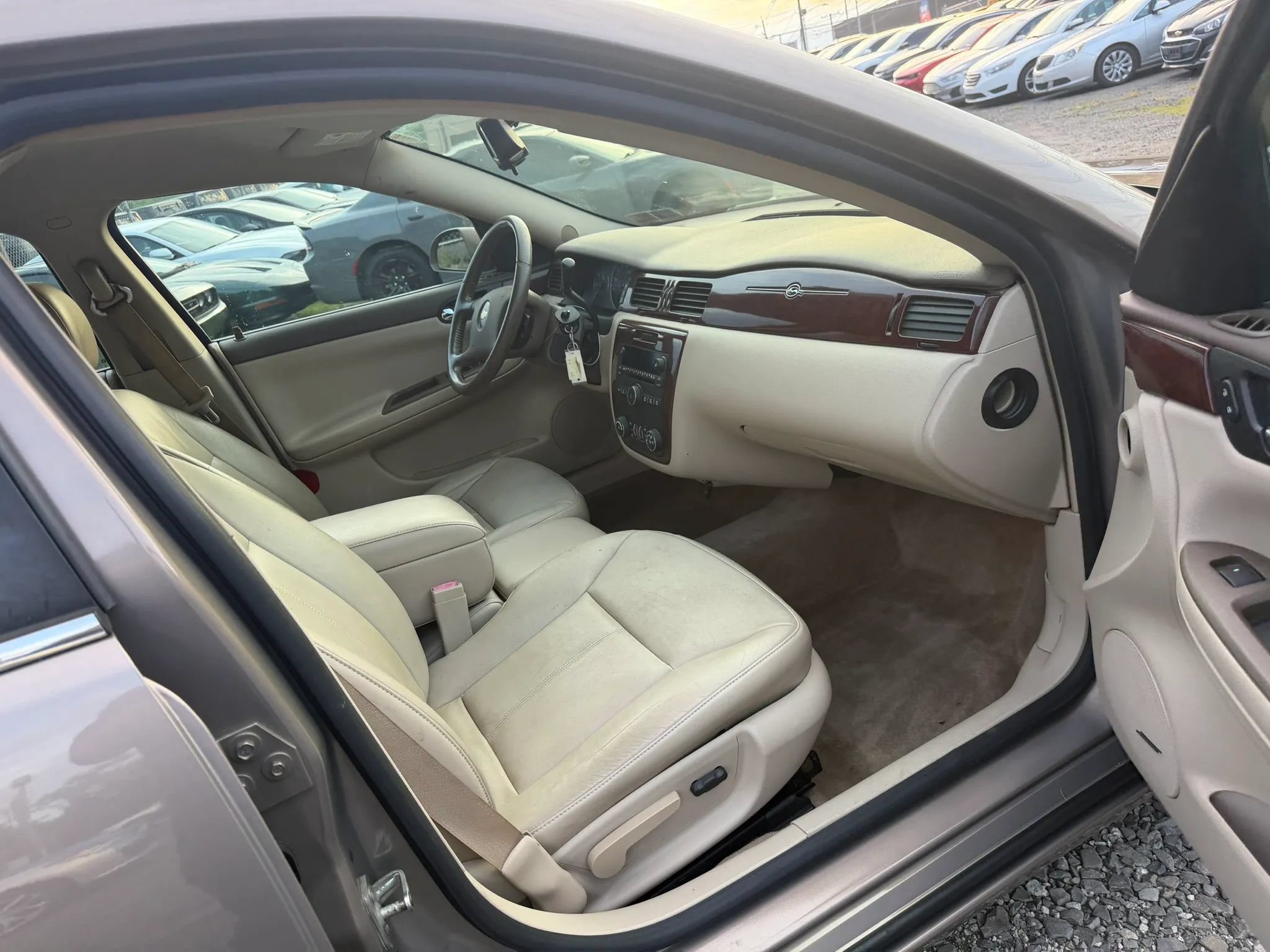 Used 2007 Chevrolet Impala LT FWD image 12
