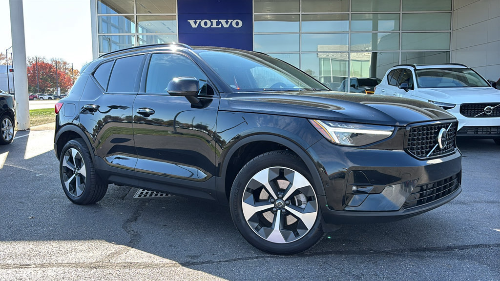 Certified 2024 Volvo XC40 B5 Plus w/ Climate Package AWD/4WD image 3