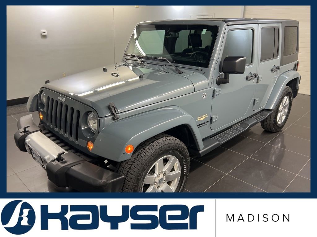 Used 2015 Jeep Wrangler Unlimited Sahara w/ Connectivity Group AWD/4WD image 3