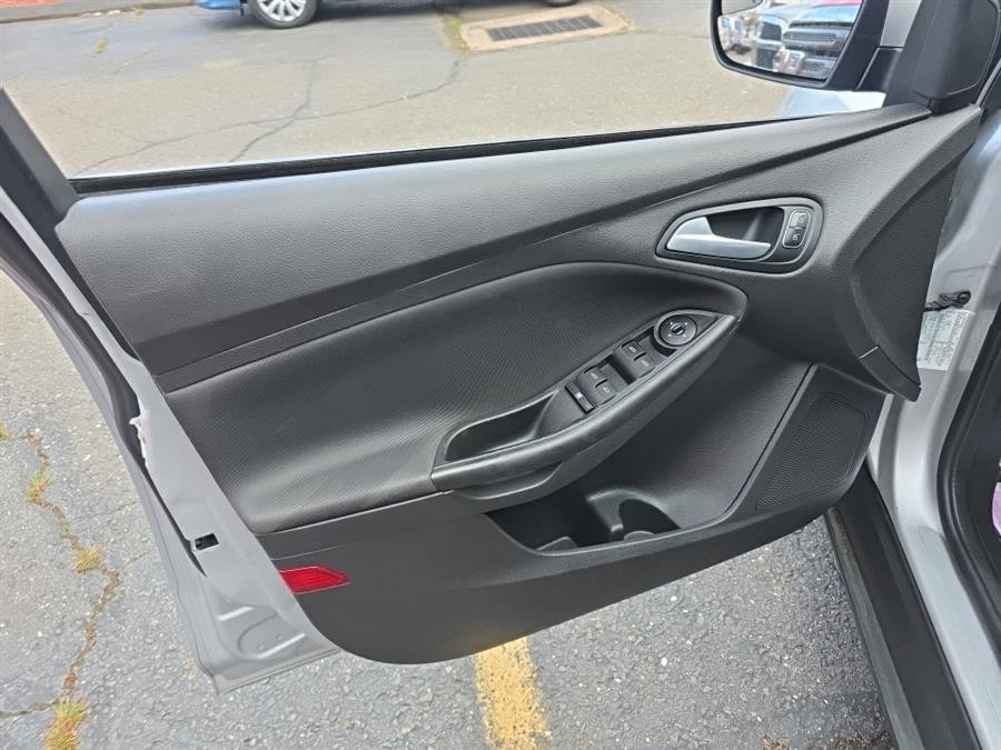 Used 2018 Ford Focus SE image 12