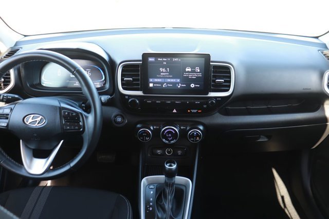 Used 2025 Hyundai Venue SEL image 13