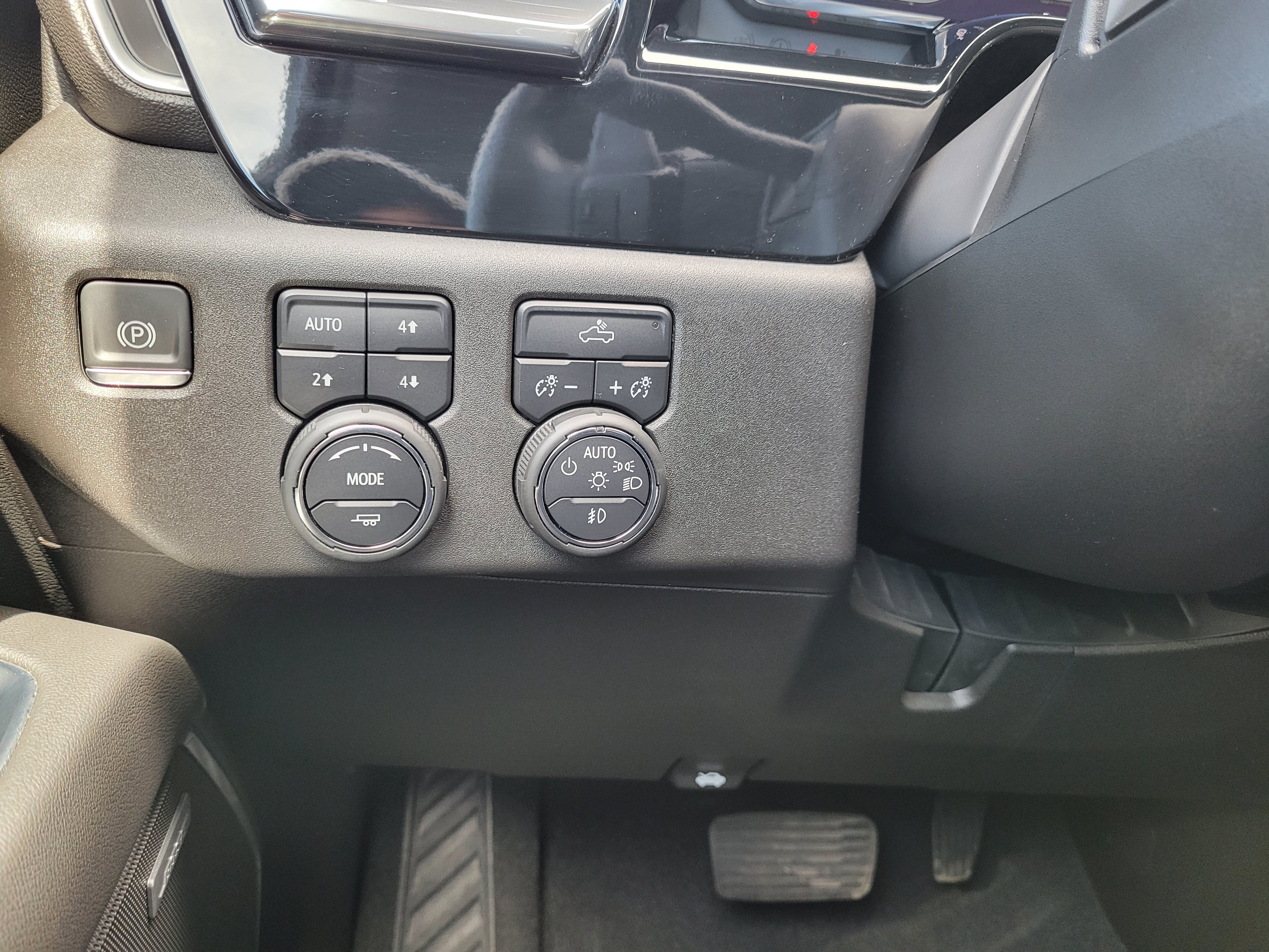 Certified 2025 Chevrolet Silverado 1500 RST AWD/4WD image 19
