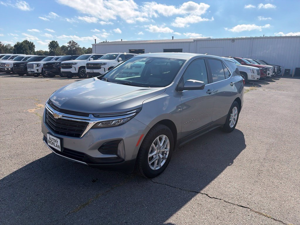 Used 2023 Chevrolet Equinox LT AWD/4WD image 2