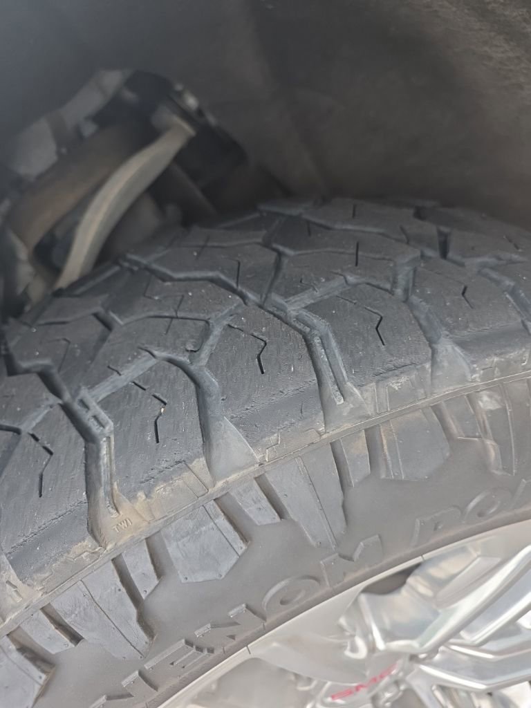 Used 2021 GMC Yukon SLT w/ SLT Luxury Package image 11