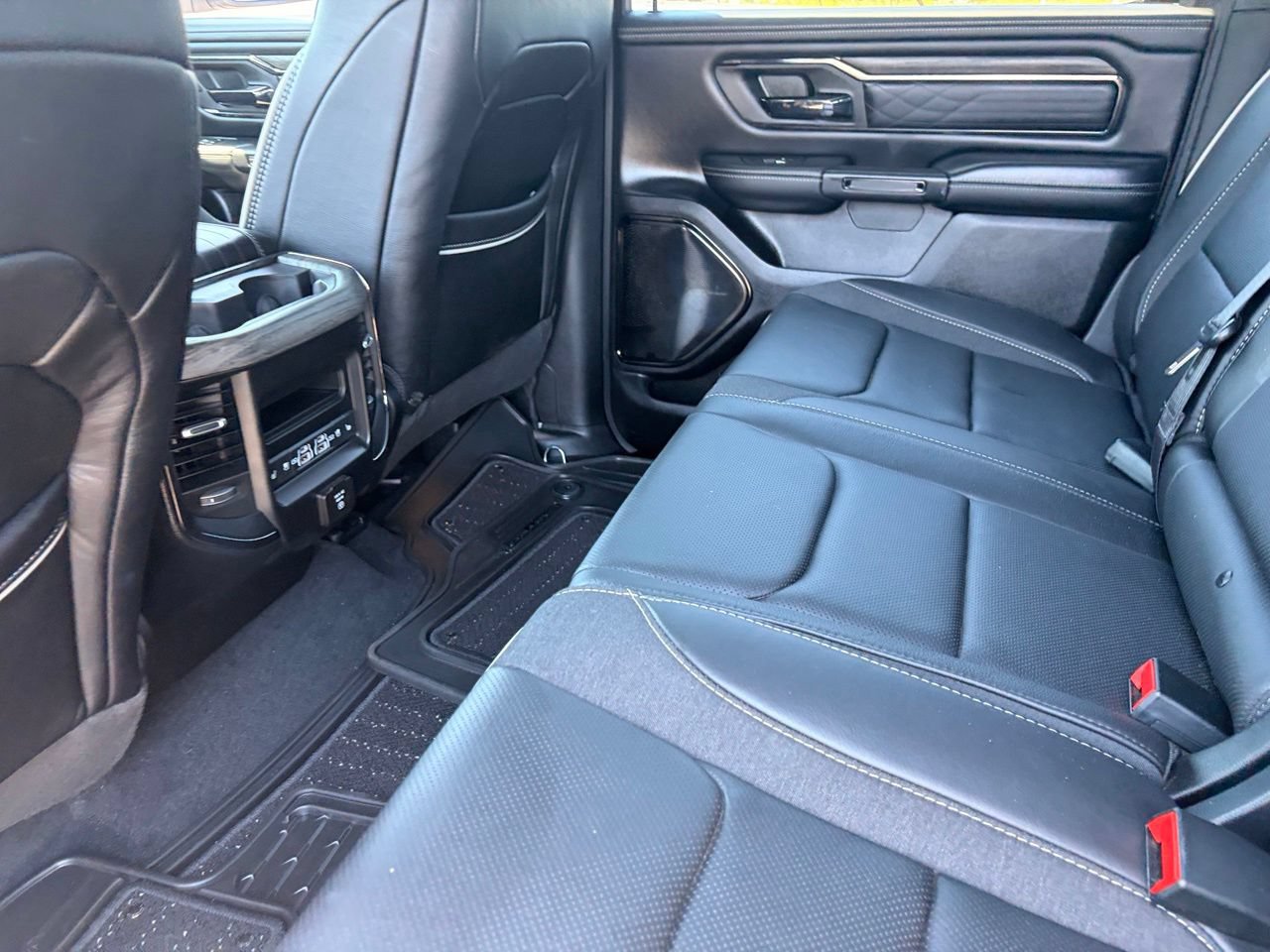 Used 2025 RAM 1500 Limited AWD/4WD image 14