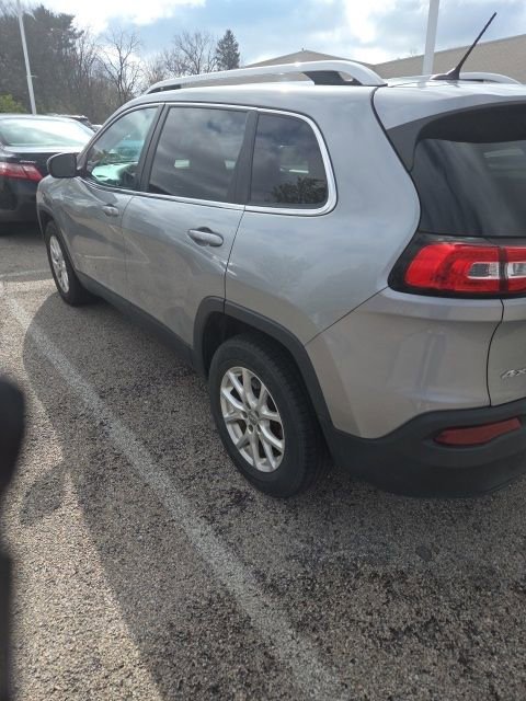 Used 2015 Jeep Cherokee Latitude w/ Cold Weather Group image 2