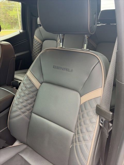 Used 2024 GMC Canyon Denali image 16