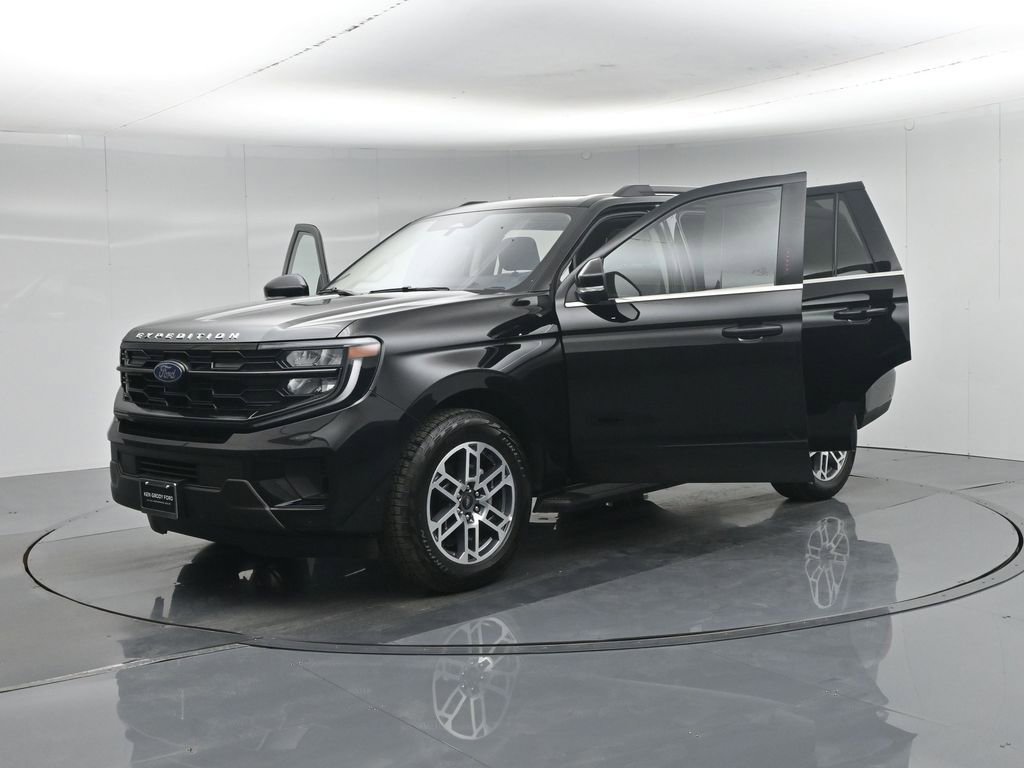 Used 2025 Ford Expedition Active AWD/4WD image 36