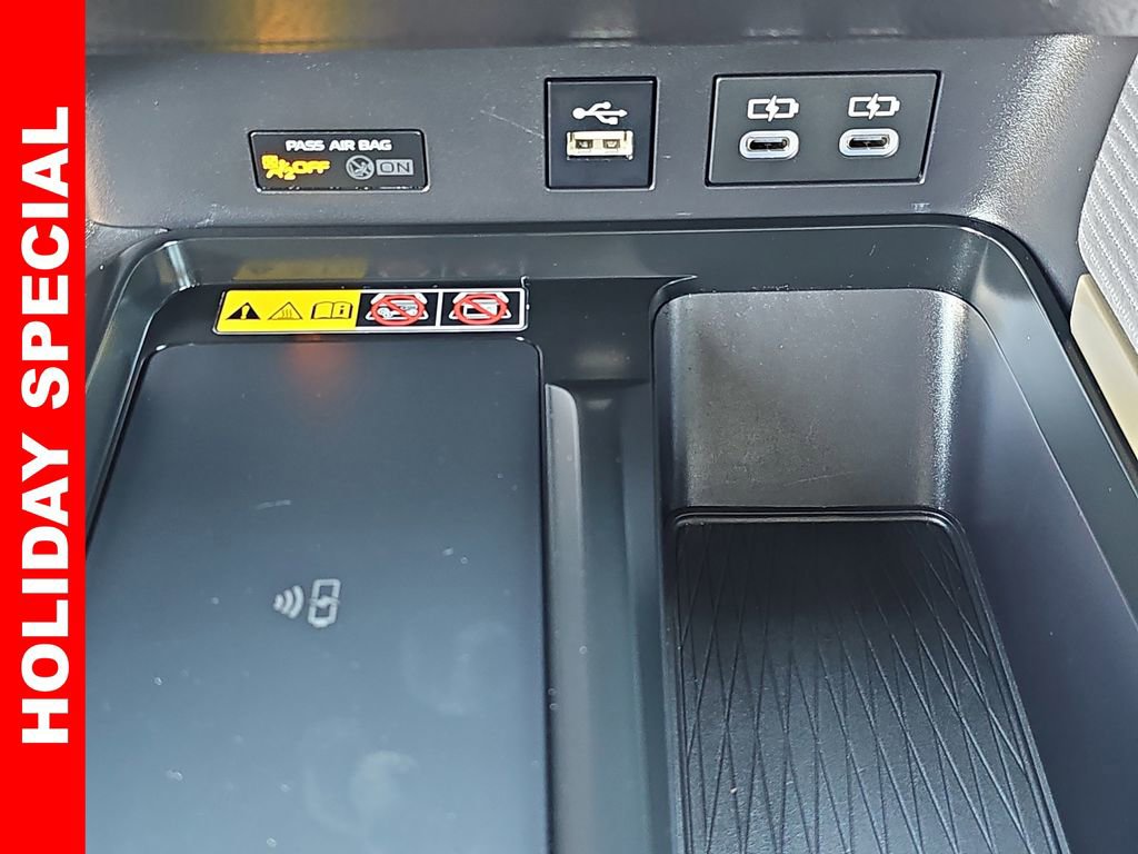 Used 2025 Toyota Camry SE image 23