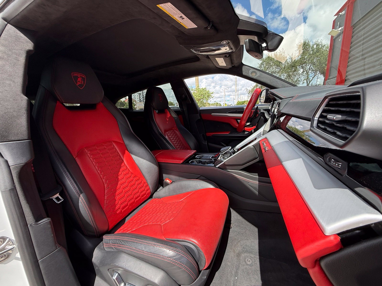 Used 2019 Lamborghini Urus AWD/4WD image 27