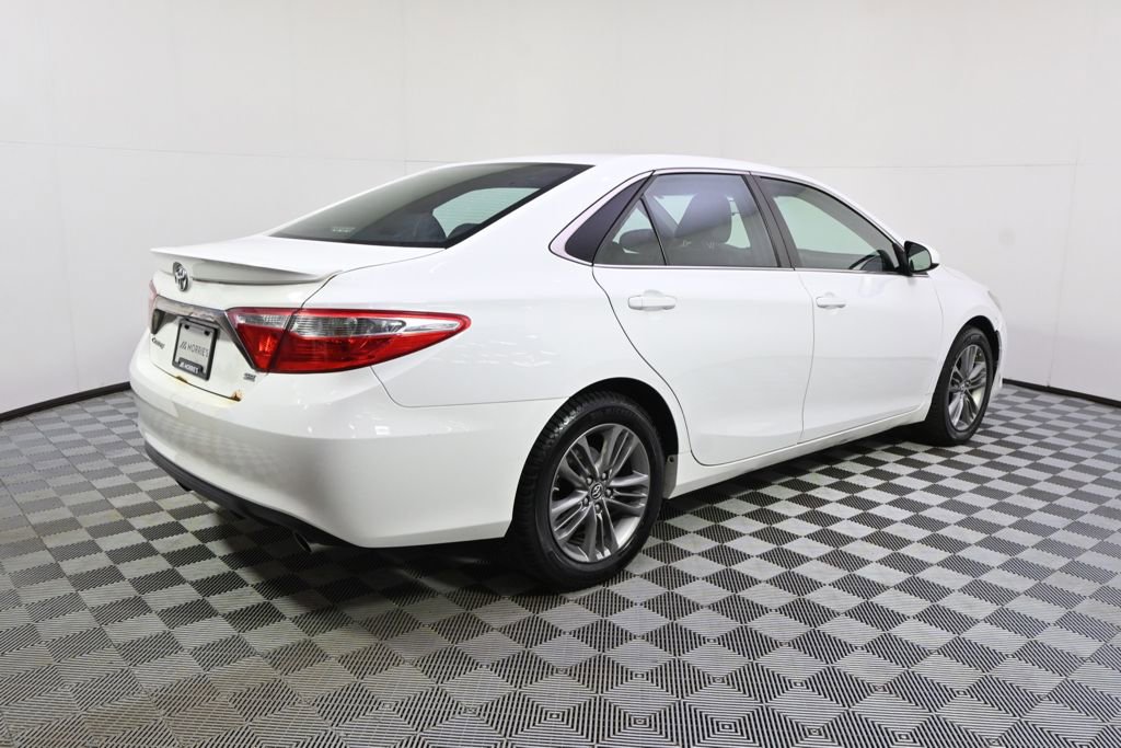 Used 2015 Toyota Camry SE FWD image 7