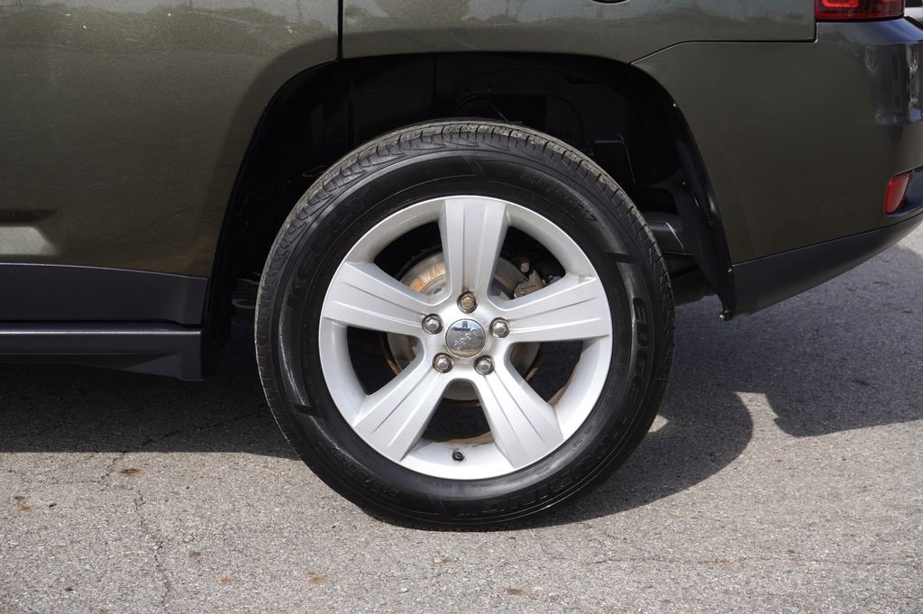 Used 2016 Jeep Compass Latitude image 11