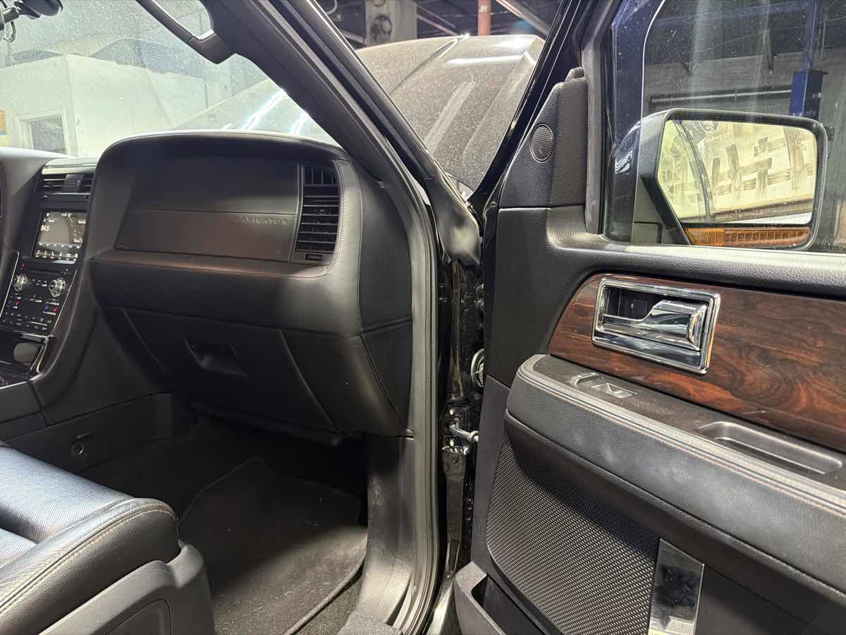 Used 2017 Lincoln Navigator Reserve image 28