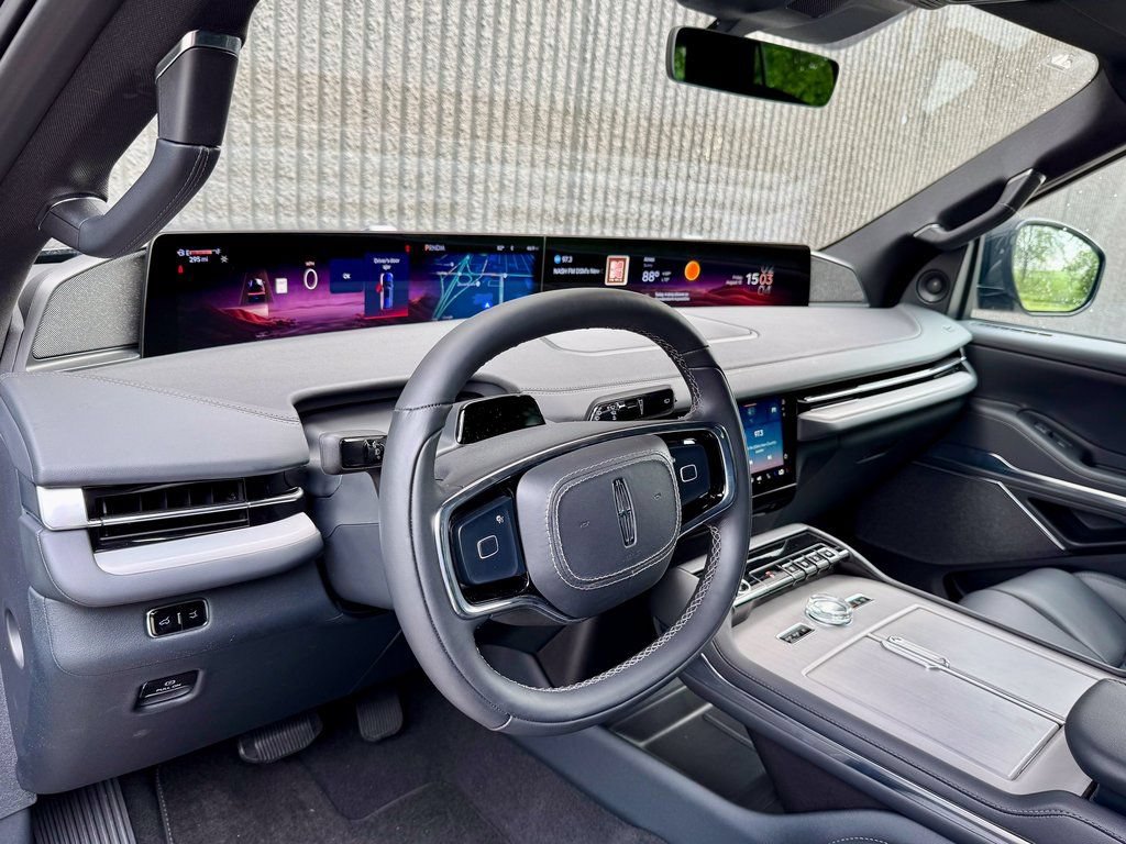 Used 2025 Lincoln Navigator Reserve w/ Jet Appearance Package AWD/4WD image 9