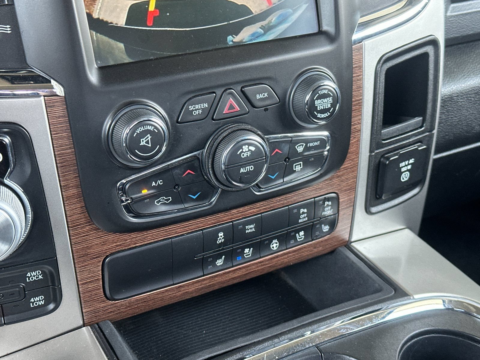 Used 2017 RAM 1500 Laramie w/ Convenience Group AWD/4WD image 19