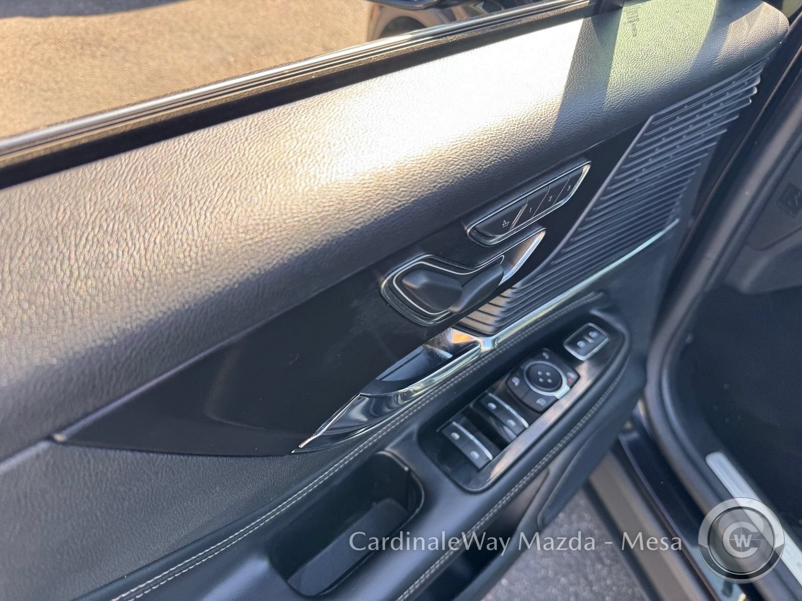 Used 2021 Lincoln Corsair AWD image 13