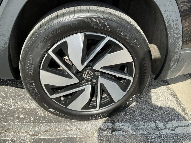 Used 2025 Volkswagen Atlas SE image 15