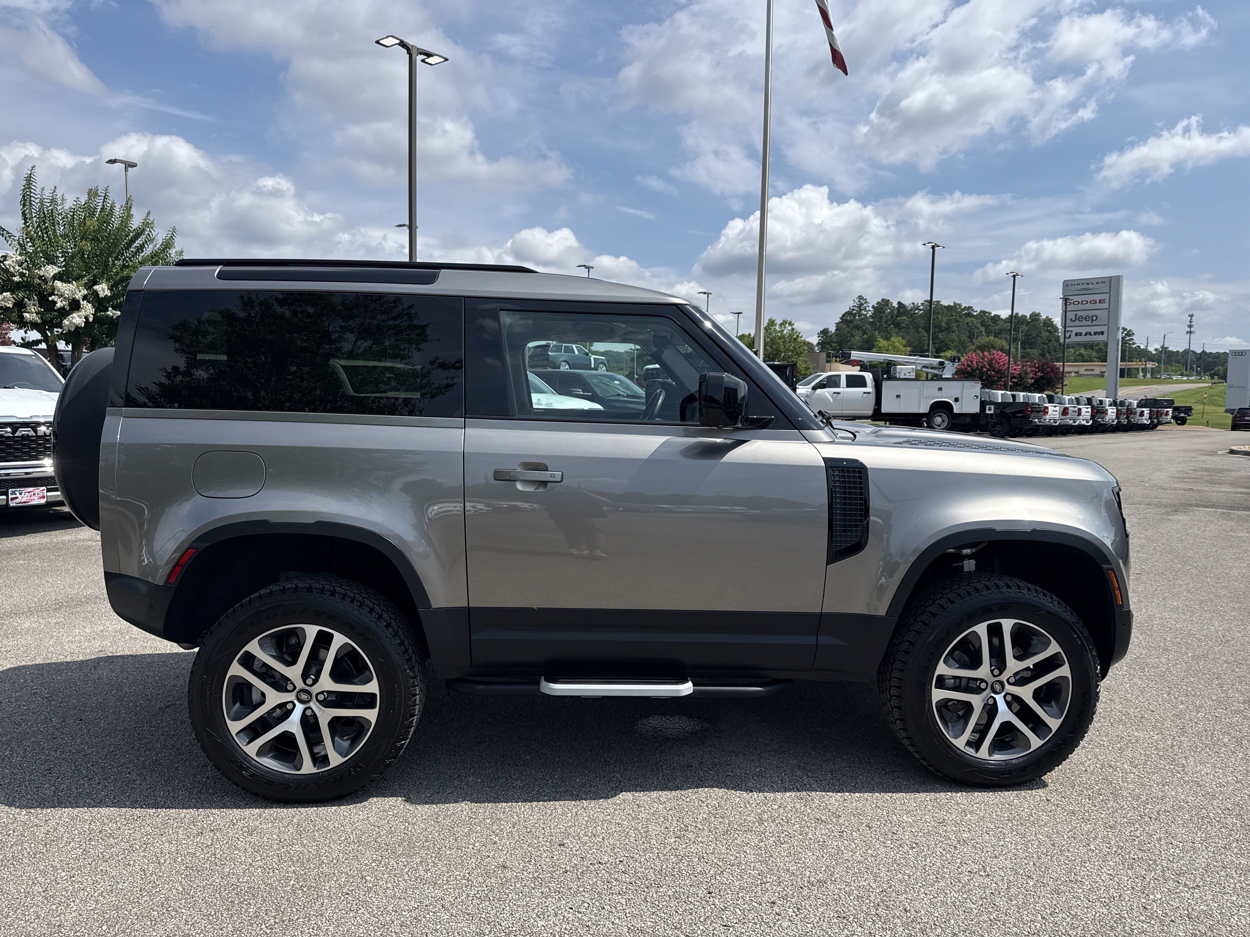 Used 2023 Land Rover Defender 90 S AWD/4WD image 9