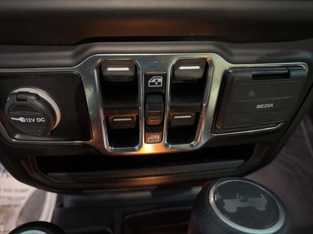 Used 2022 Jeep Wrangler Unlimited Sahara w/ Cold Weather Group image 14