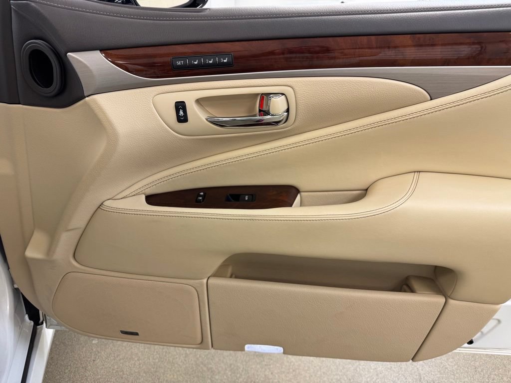 Used 2013 Lexus LS 460 AWD w/ Comfort Pkg image 35