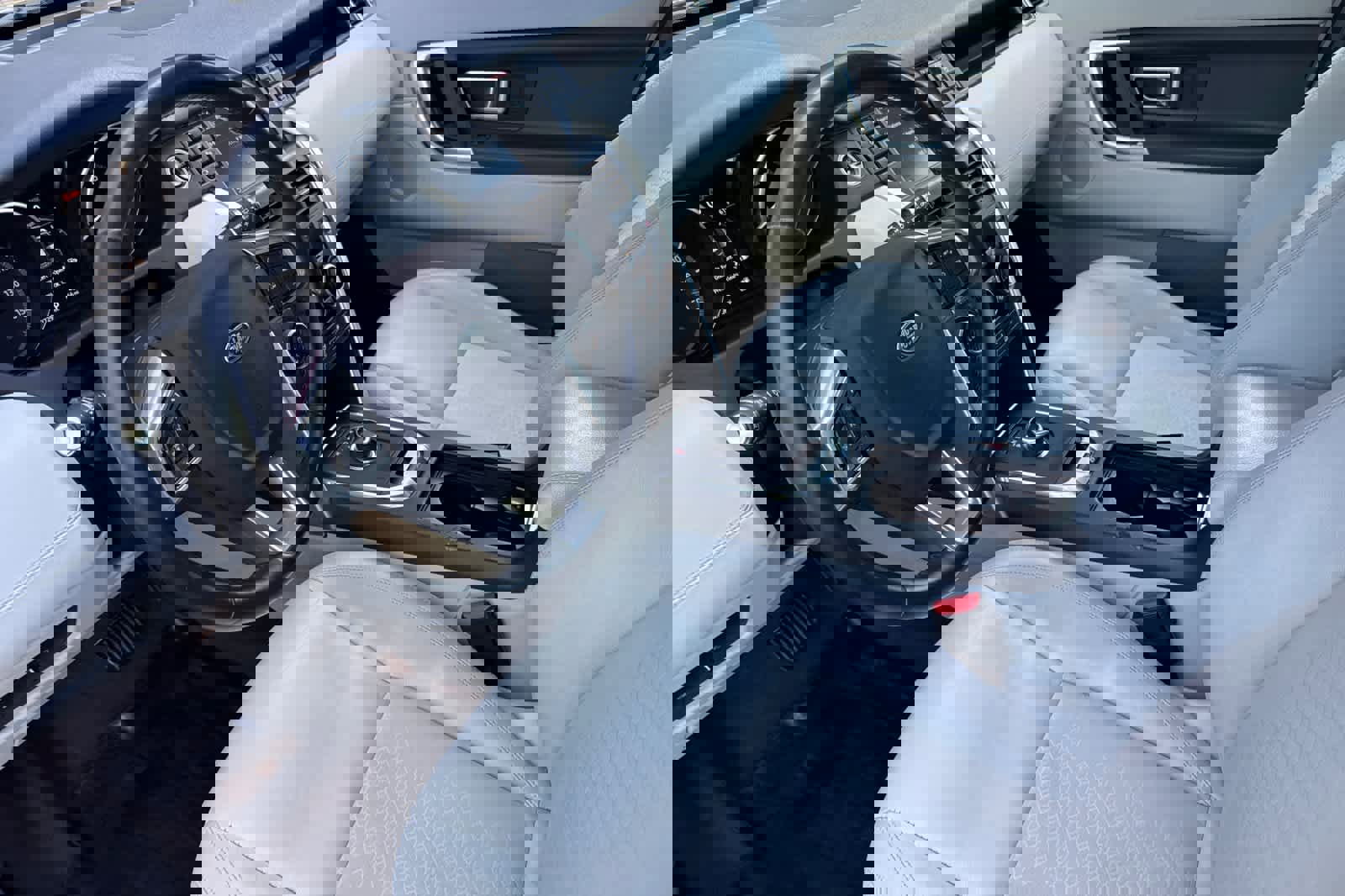 Used 2017 Land Rover Discovery Sport SE image 11