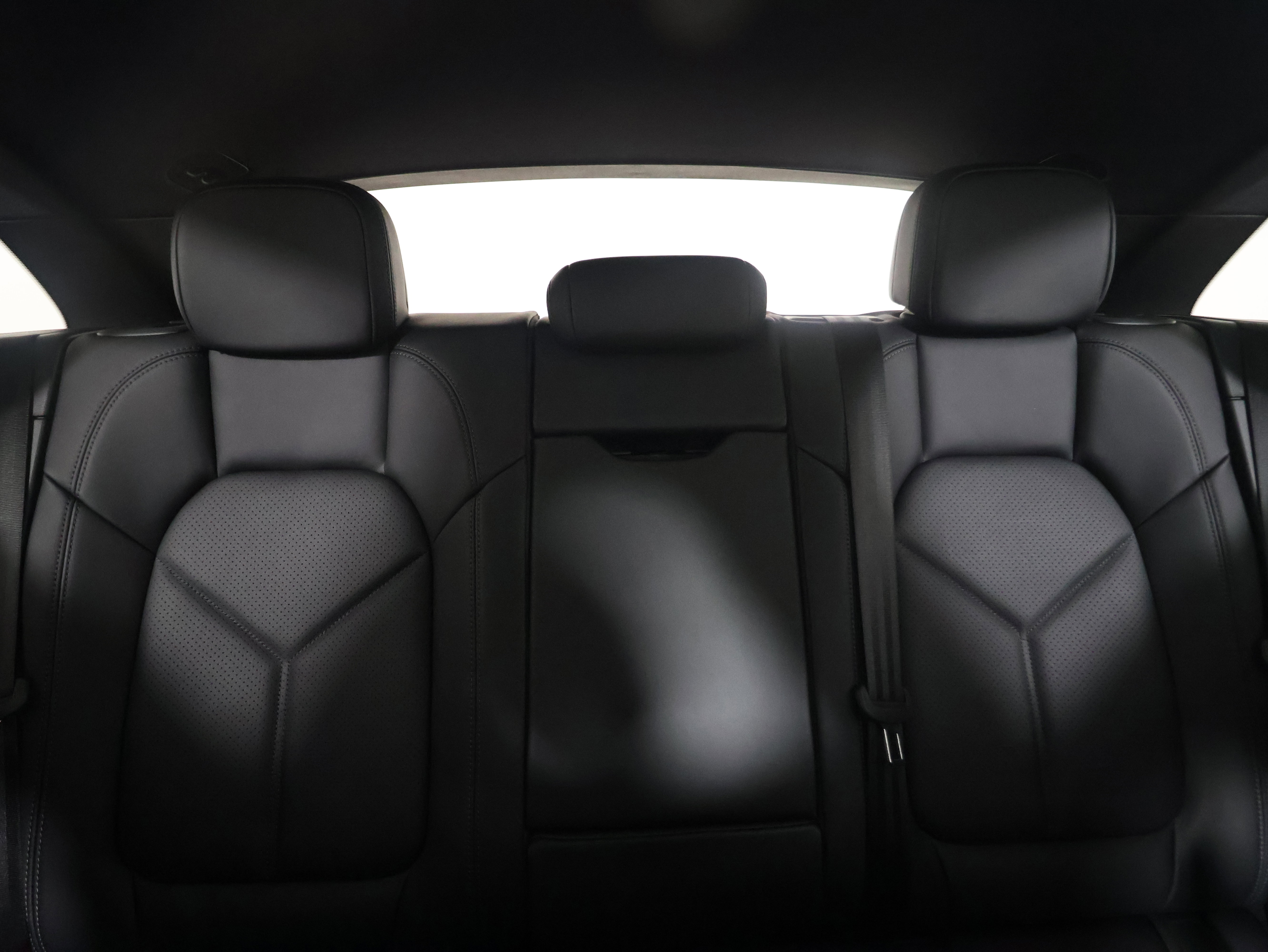 Used 2025 Porsche Macan image 16