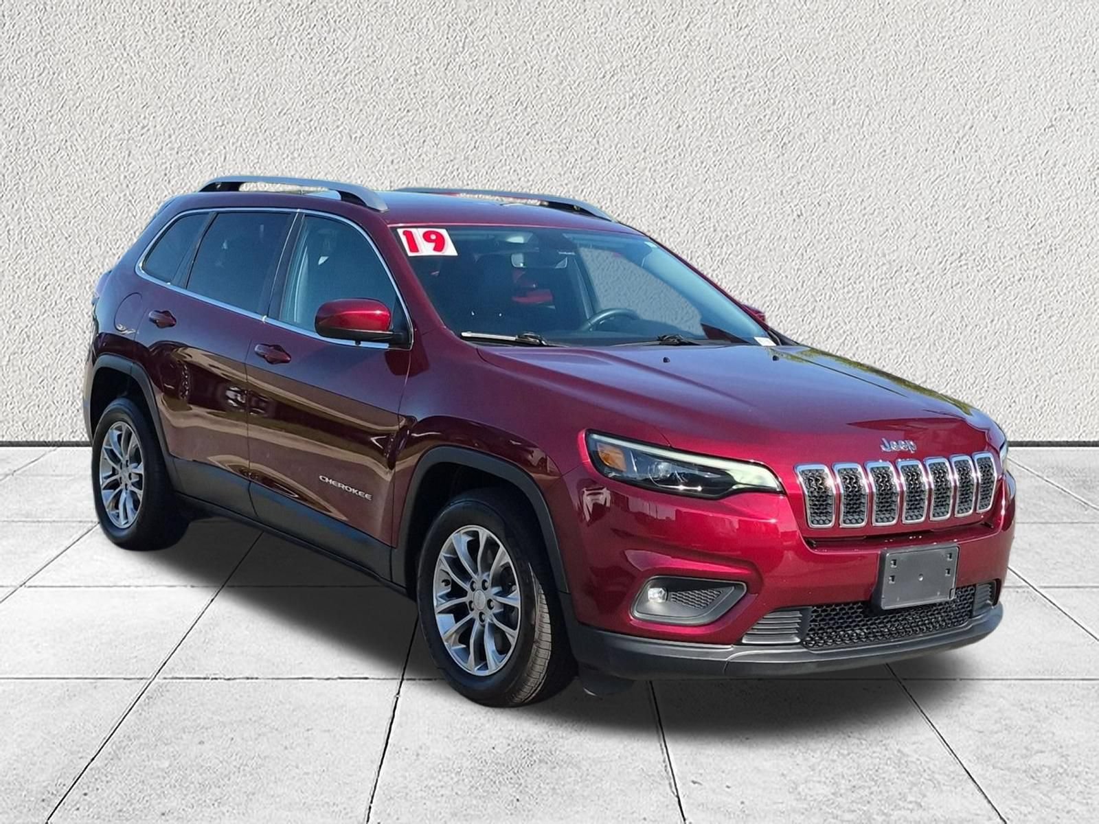 Used 2019 Jeep Cherokee Latitude Plus w/ Comfort/Convenience Group FWD video 1