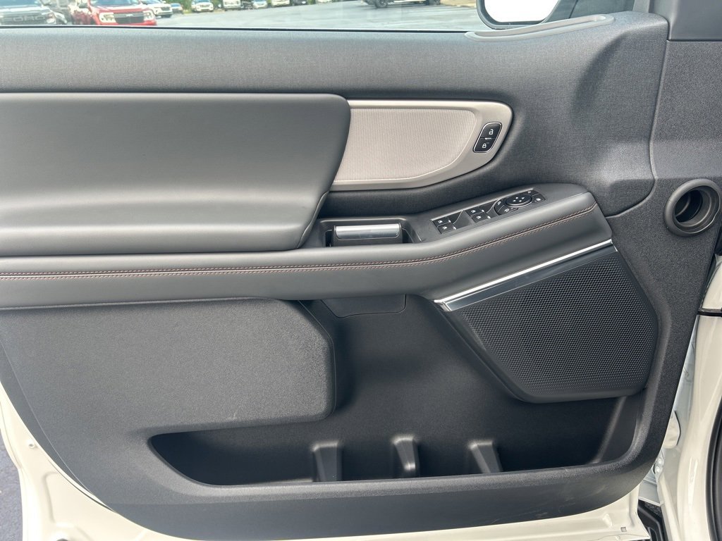 New 2025 Ford Expedition Active image 11