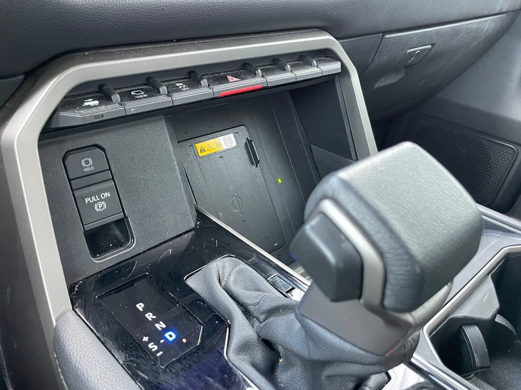 Used 2024 Toyota Tundra Limited AWD/4WD image 19