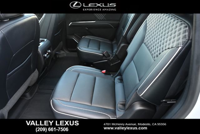 Used 2024 GMC Acadia Denali w/ Super Cruise Package image 10