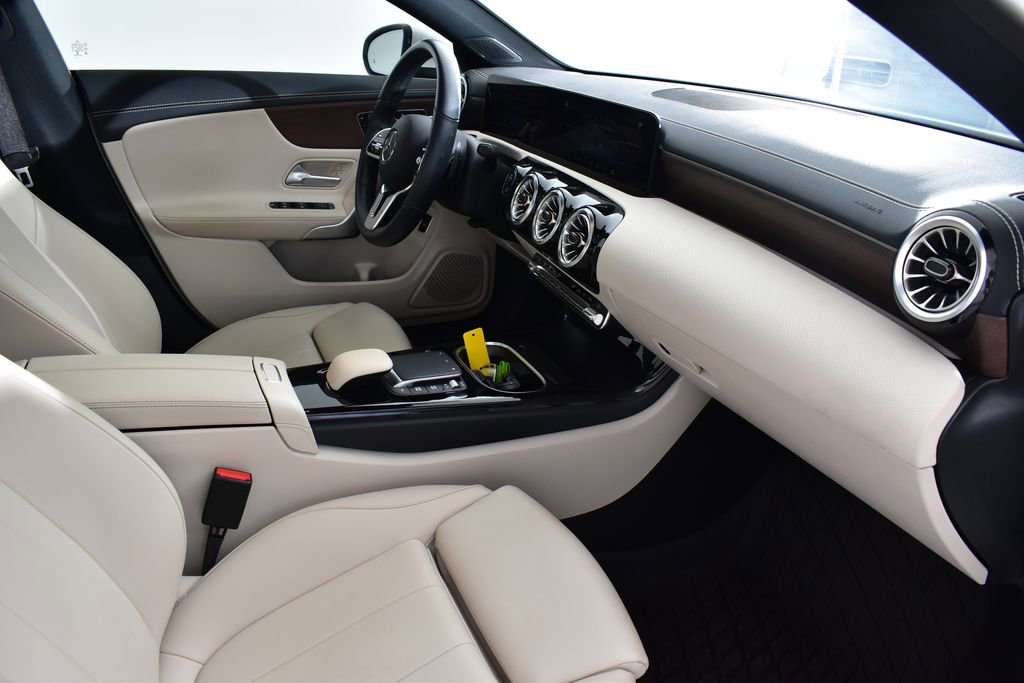 Used 2023 Mercedes-Benz CLA 250 4MATIC image 38