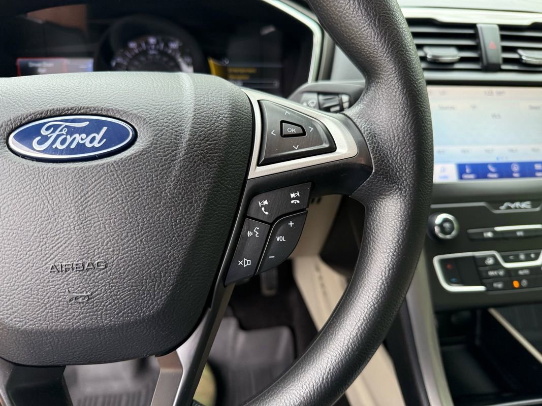 Used 2020 Ford Fusion SE FWD image 21