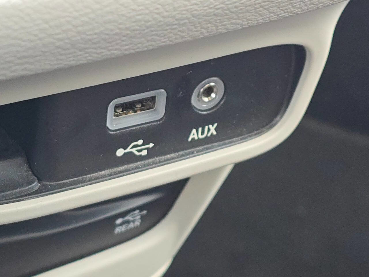 Used 2018 Chrysler Pacifica Touring-L Plus image 25