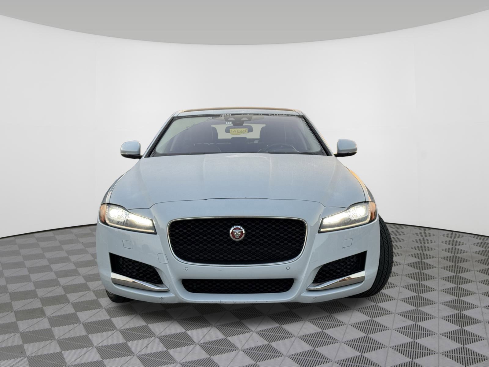 Used 2018 Jaguar XF Portfolio image 18