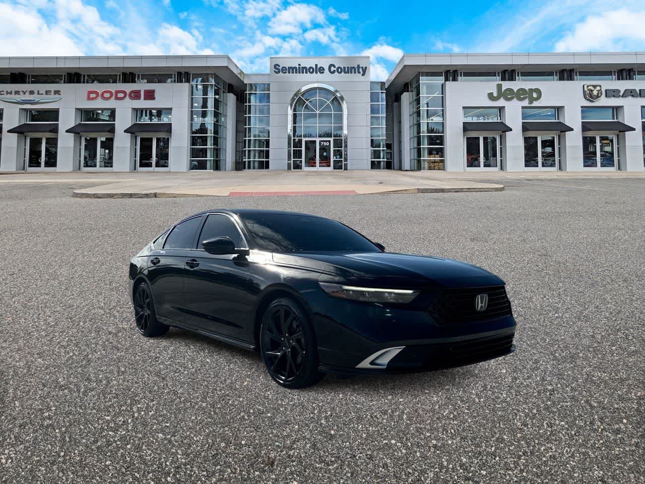 Used 2023 Honda Accord Touring image 2